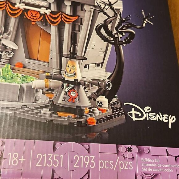 Nightmare Before Christmas Lego Set Disney Tim Burton LEGO 21351 - Picture 3 of 8